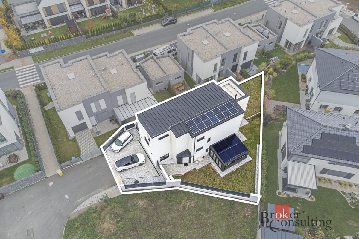 Prodej rodinného domu 290 m², pozemek 466 m²
